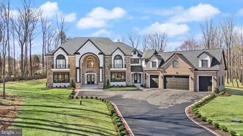11721 Plantation Drive, Great Falls, VA MLS: VAFX2229206
