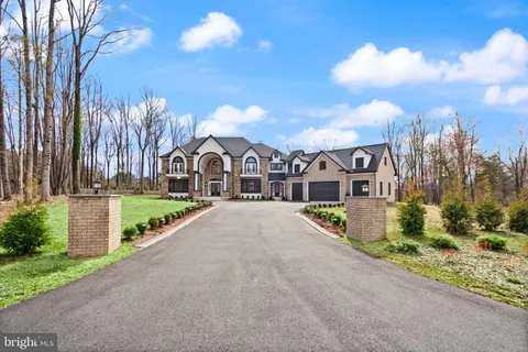 11721 Plantation Drive, Great Falls, VA MLS: VAFX2229206