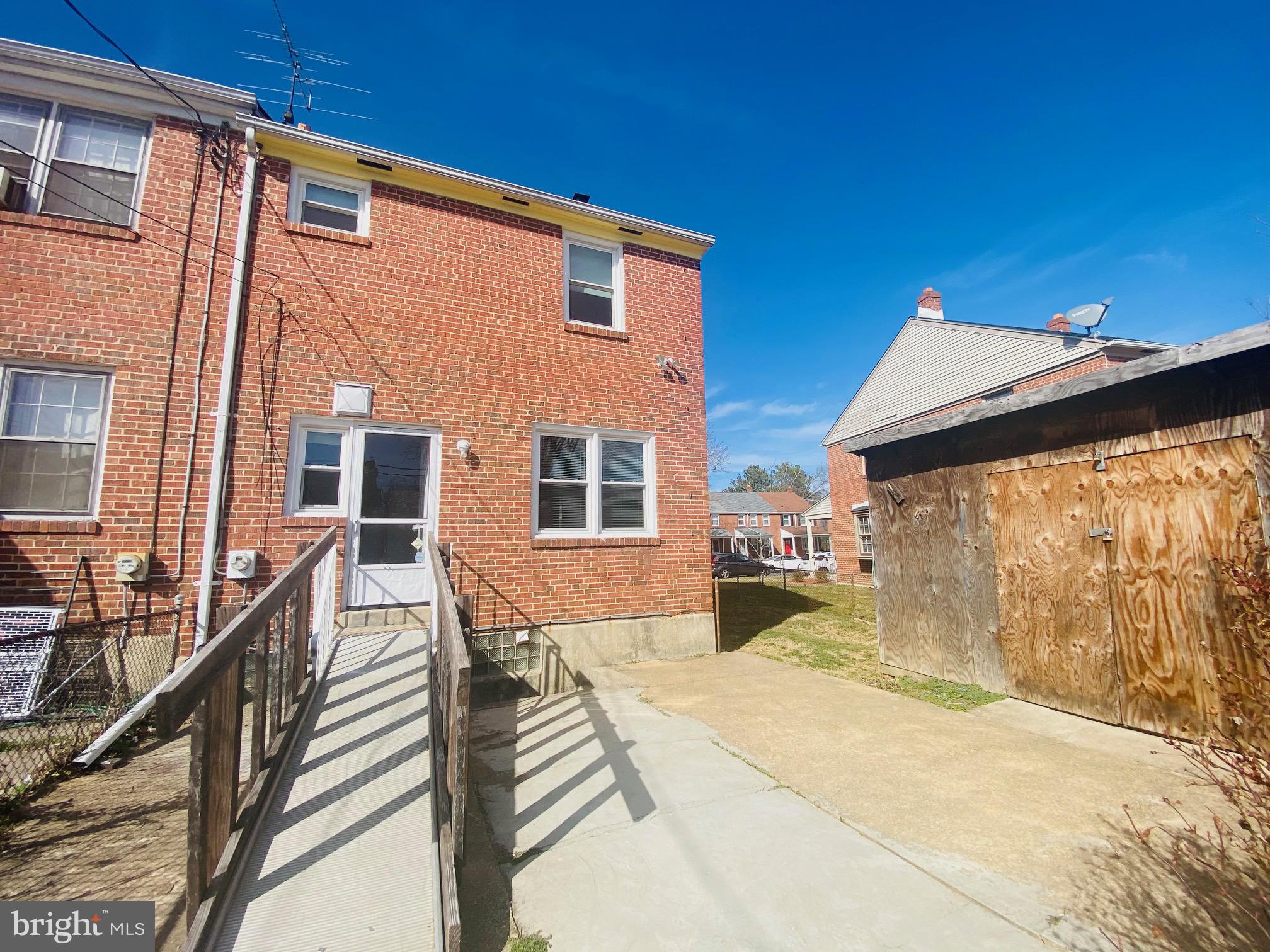 IDLEWOOD - Residential