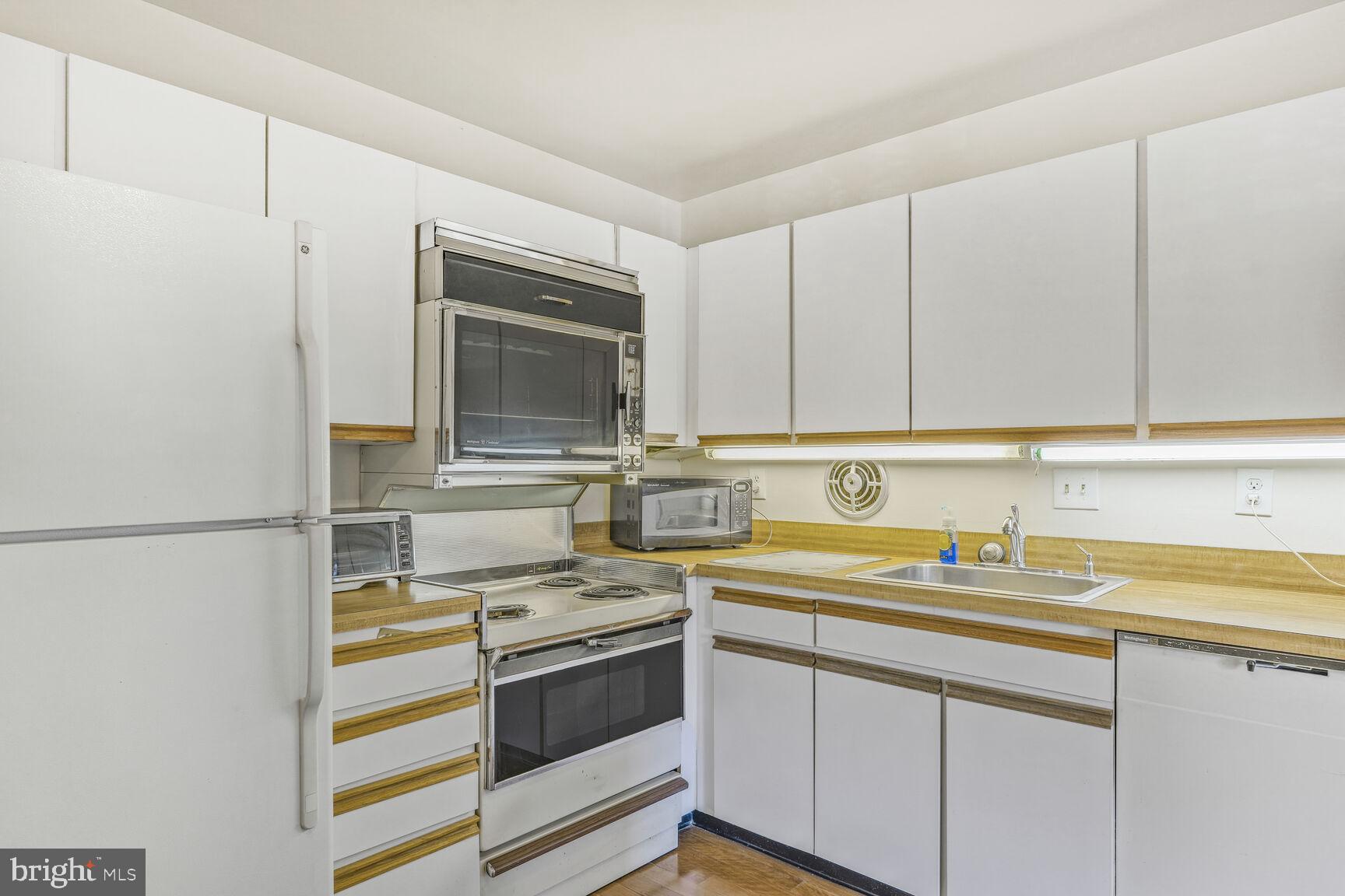 WESTLAKE PARK - Residential