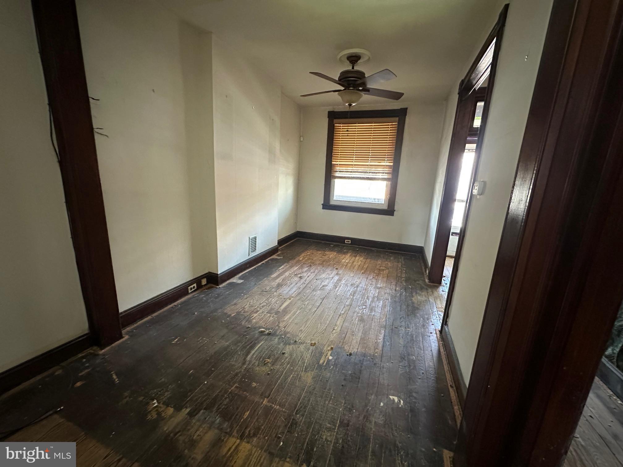 ELWOOD PARK - Residential