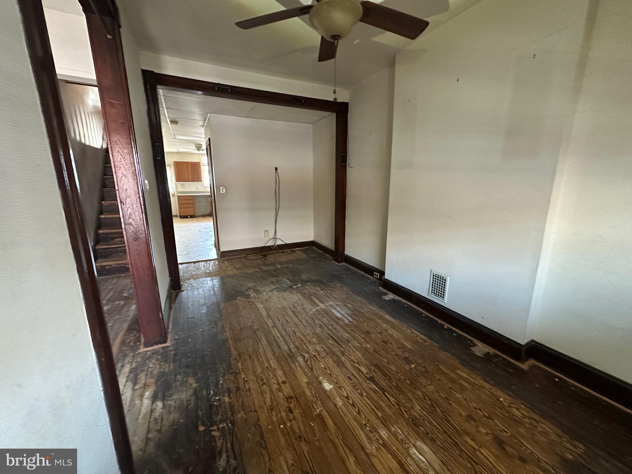 ELWOOD PARK - Residential