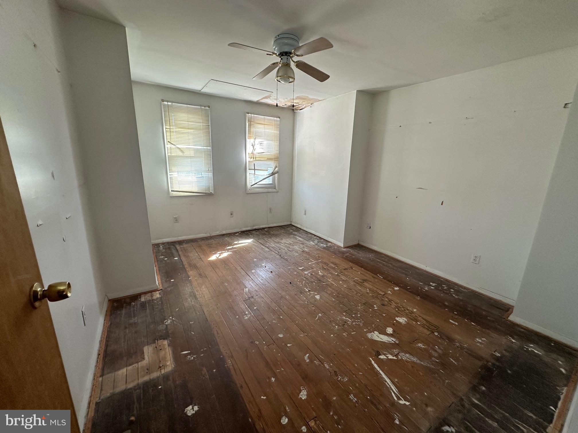 ELWOOD PARK - Residential