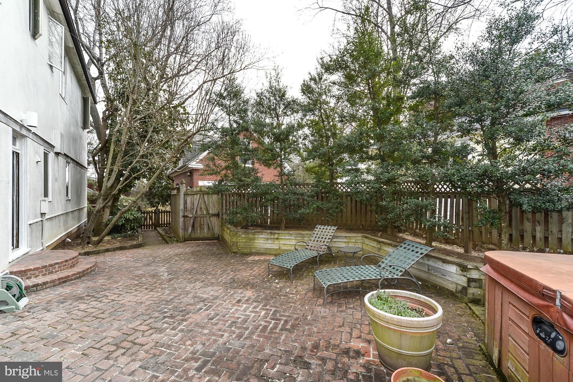 CLEVELAND PARK - Residential