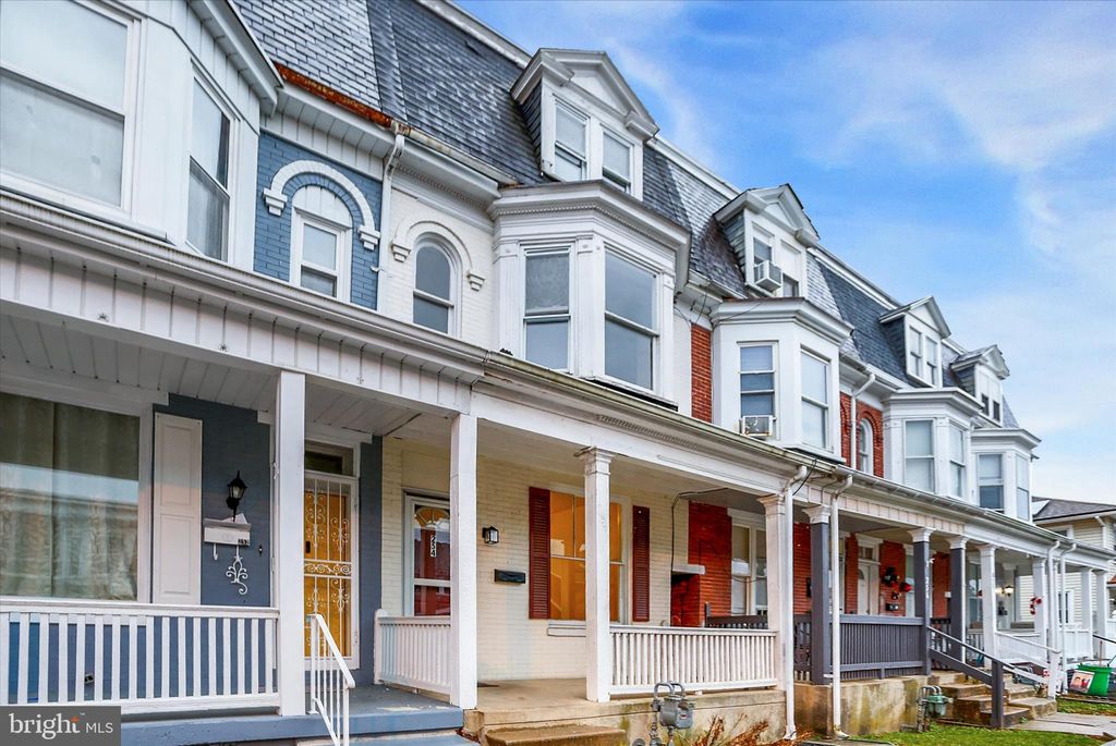 Photo of 254 W Maple Street, YORK, PA 17401 (MLS # PAYK2094412)