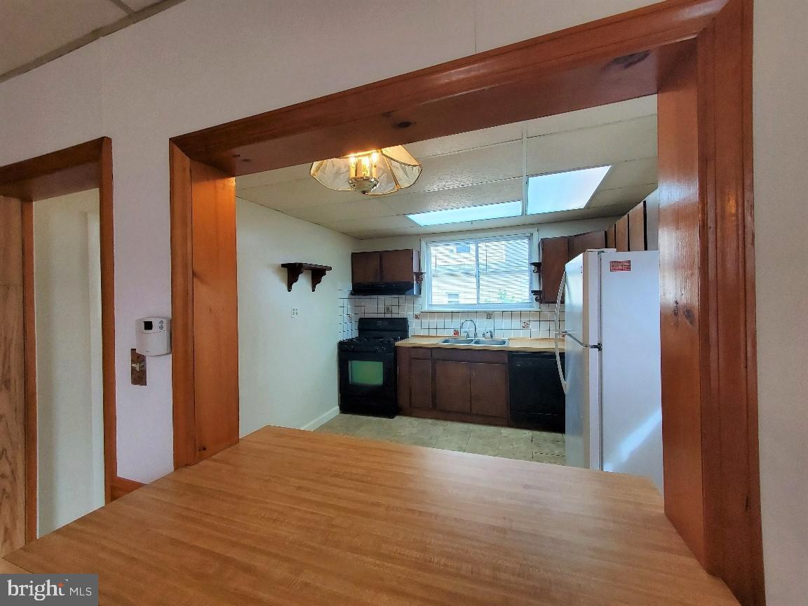 GLEN BURNIE HEIGHTS - Residential Lease