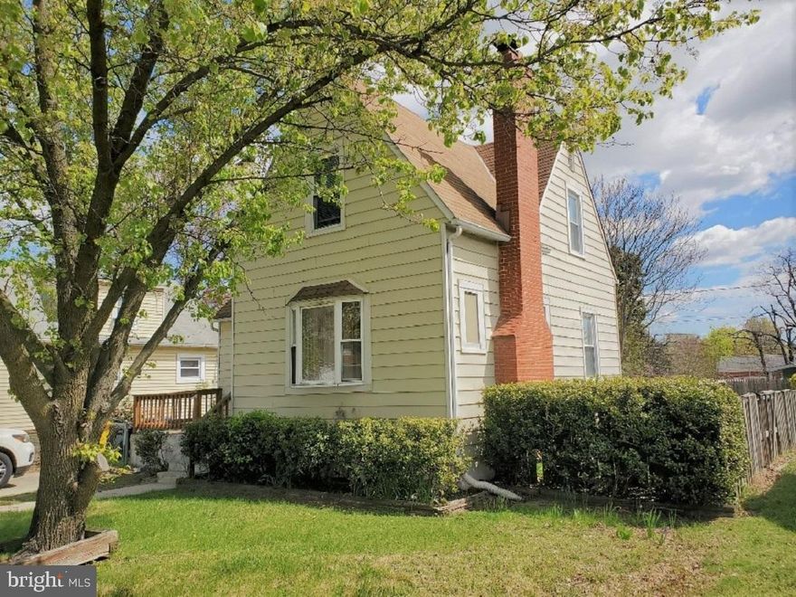 Lovely home with rustic charm located in established neighbhorhood!
Beautiful original wood paneling throughout this home.
Warm and airy kitchen with lots of extra cabinet space.
Large yard with patio and private shed. The yard is accessable from the kitchen.
Wall to wall carpeting throughout.
All bedrooms are on the upper level.
PET freindly. Large yard.
The lower level is perfect for extra storage, hobbies or workout area.
Large laundry room with plenty of storage.
Located within minutes to I-695, I-295 and I-95 corridors.
Don't wait - schedule a viewing today!