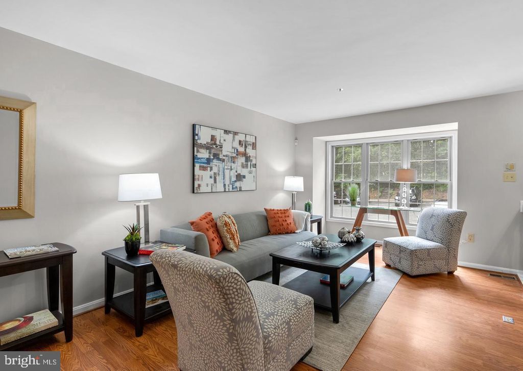 Photo of 2621 Chivalry Court, SILVER SPRING, MD 20902 (MLS # MDMC2204040)