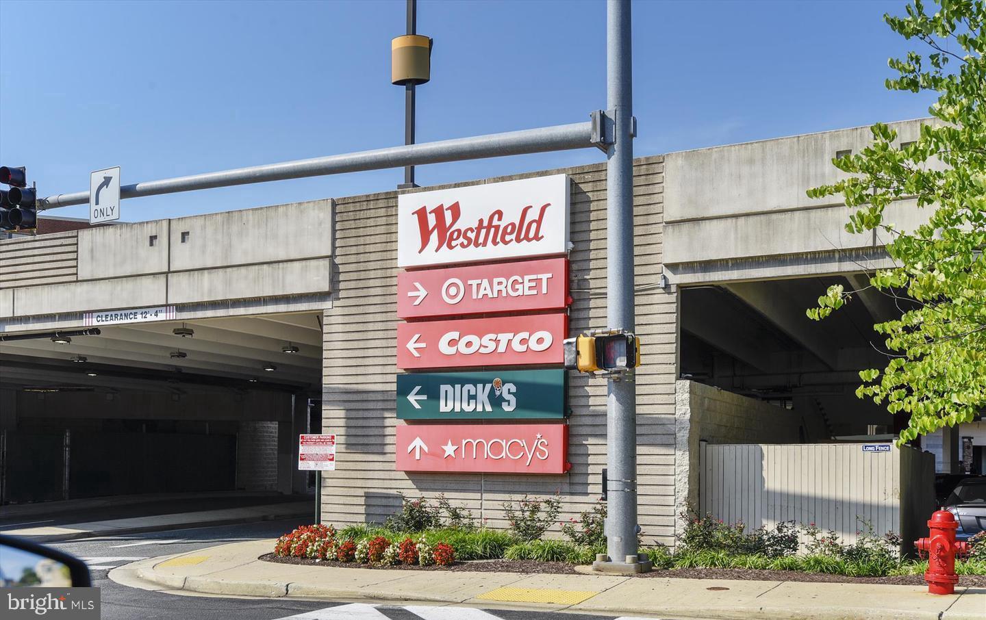 PLAZA GARDENS - Residential Lease