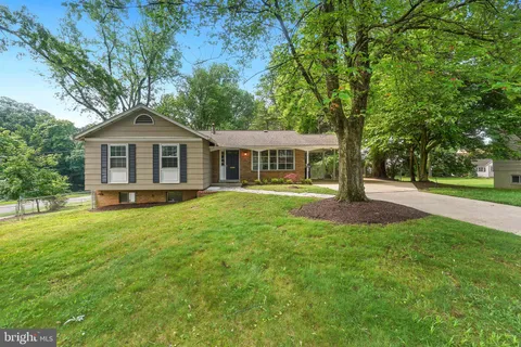 900 W Nolcrest Drive, Silver Spring, MD MLS: MDMC2181660