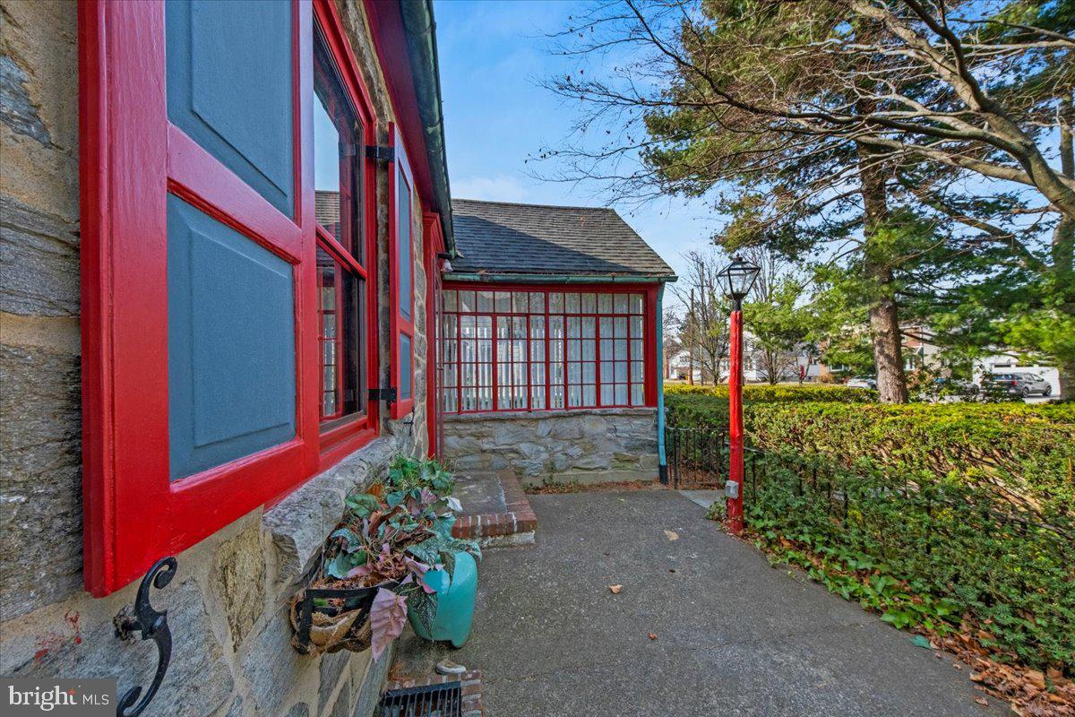 248 CRYSTAL LAKE AVENUE