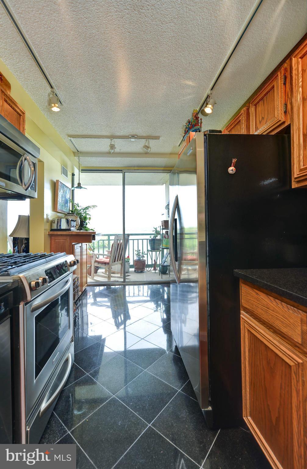 MARINA TOWERS - Residential