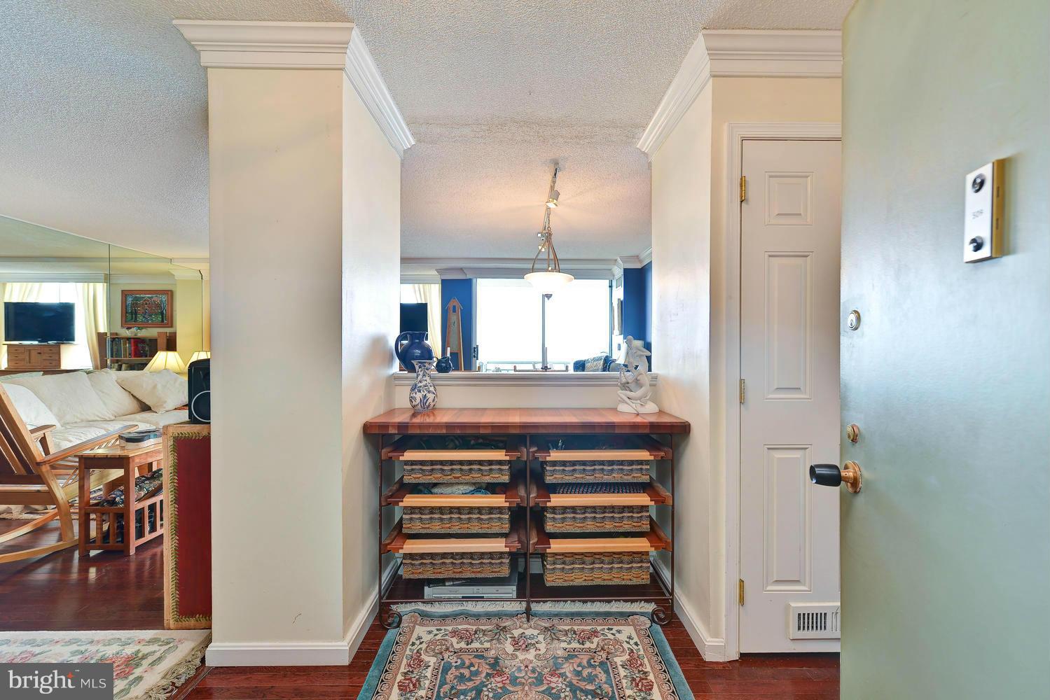 MARINA TOWERS - Residential