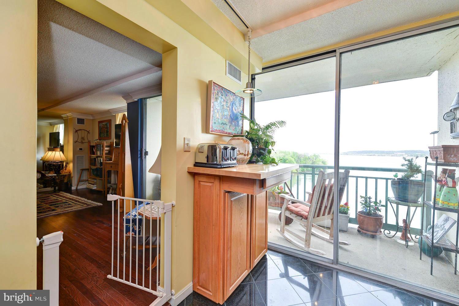 MARINA TOWERS - Residential