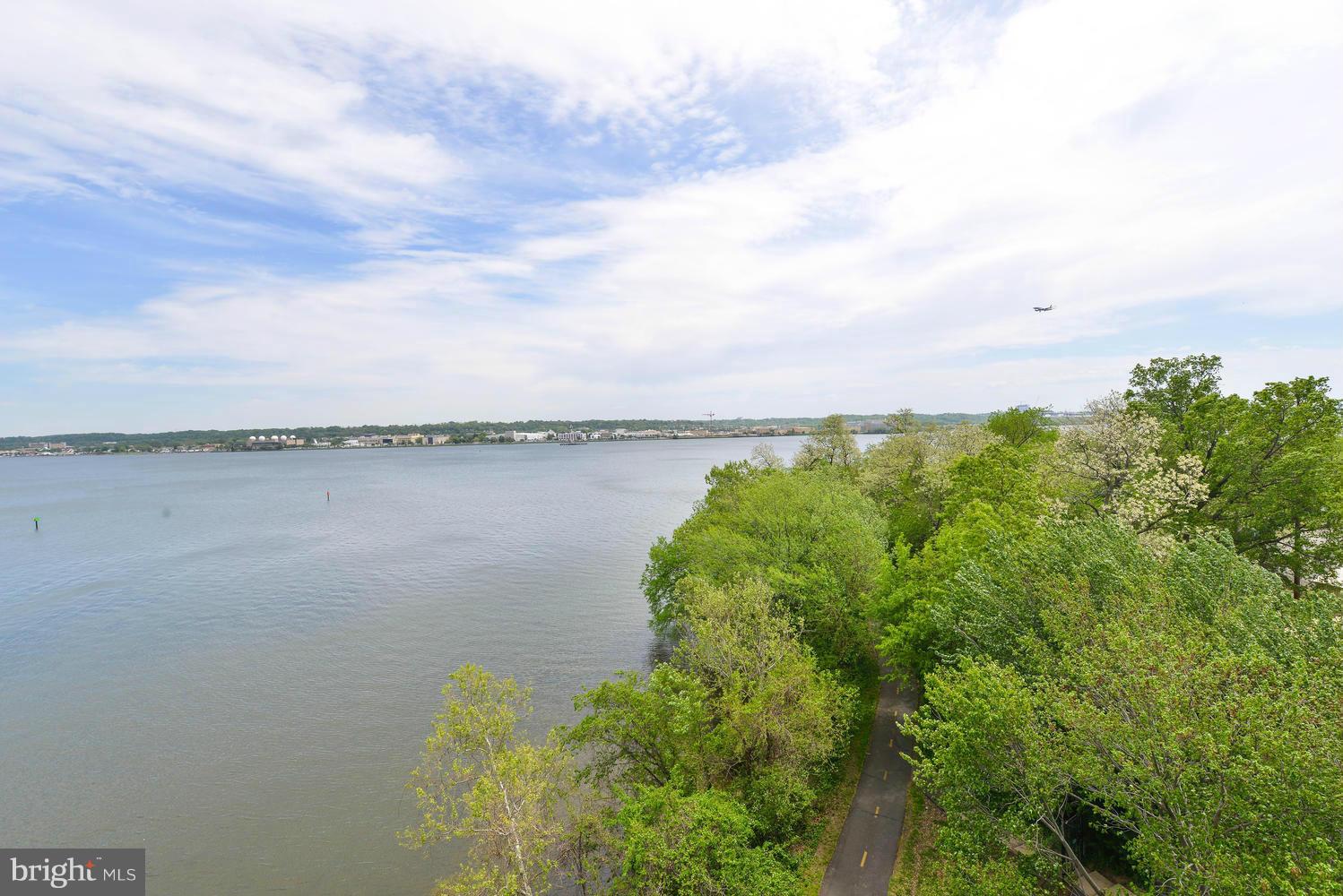 MARINA TOWERS - Residential