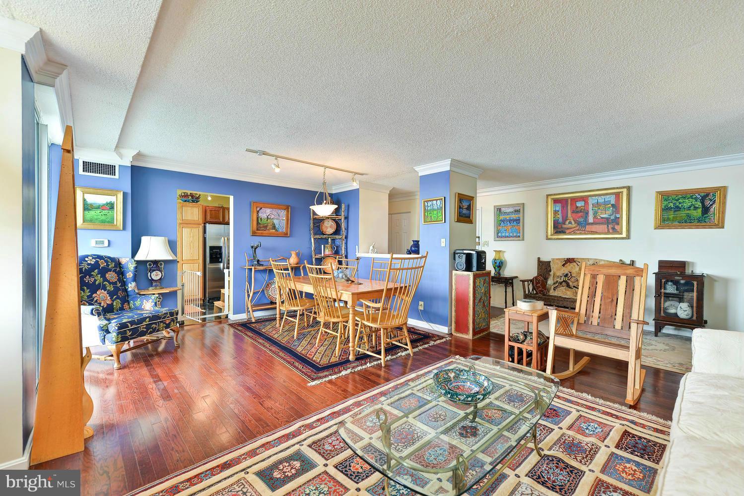 MARINA TOWERS - Residential