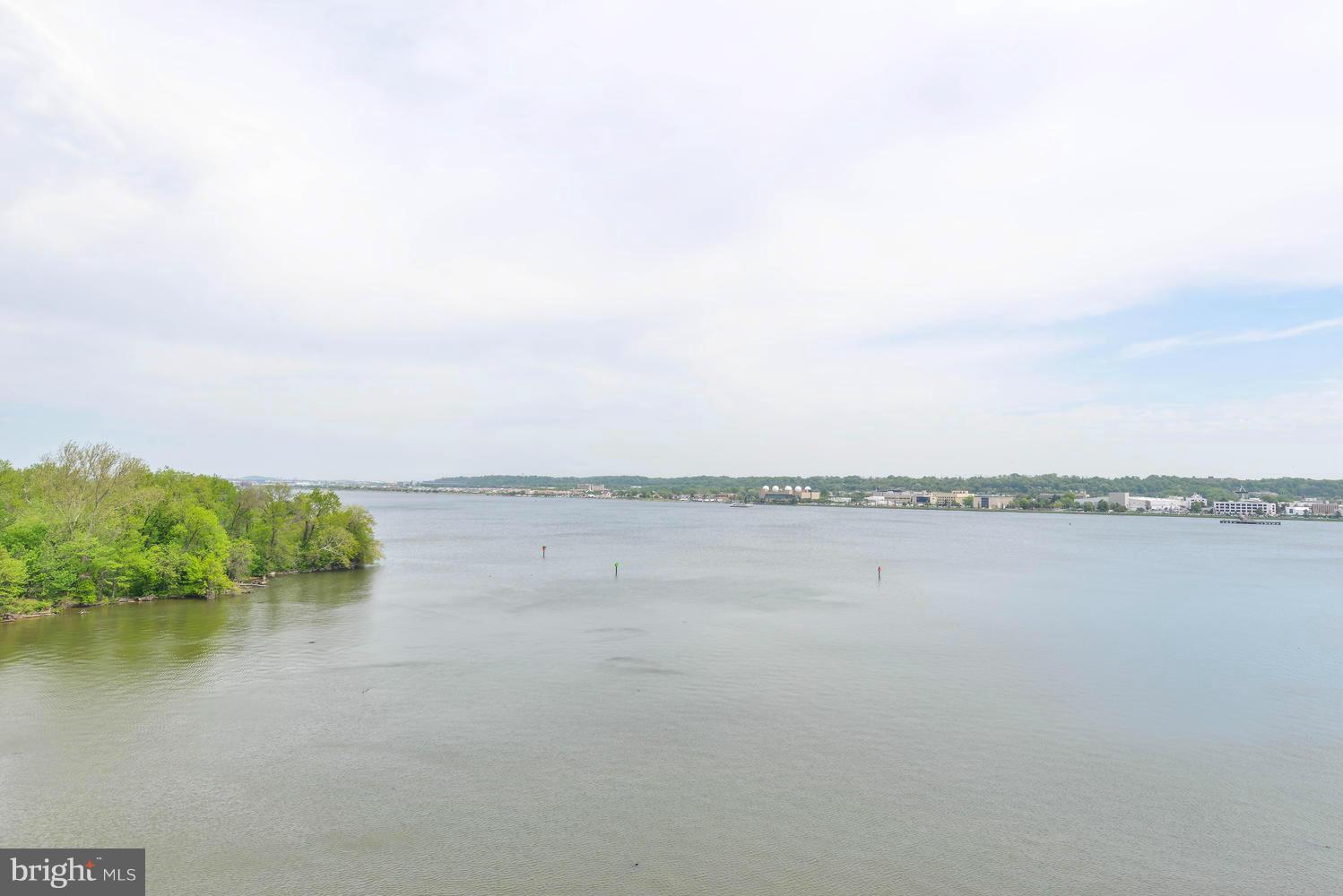 MARINA TOWERS - Residential