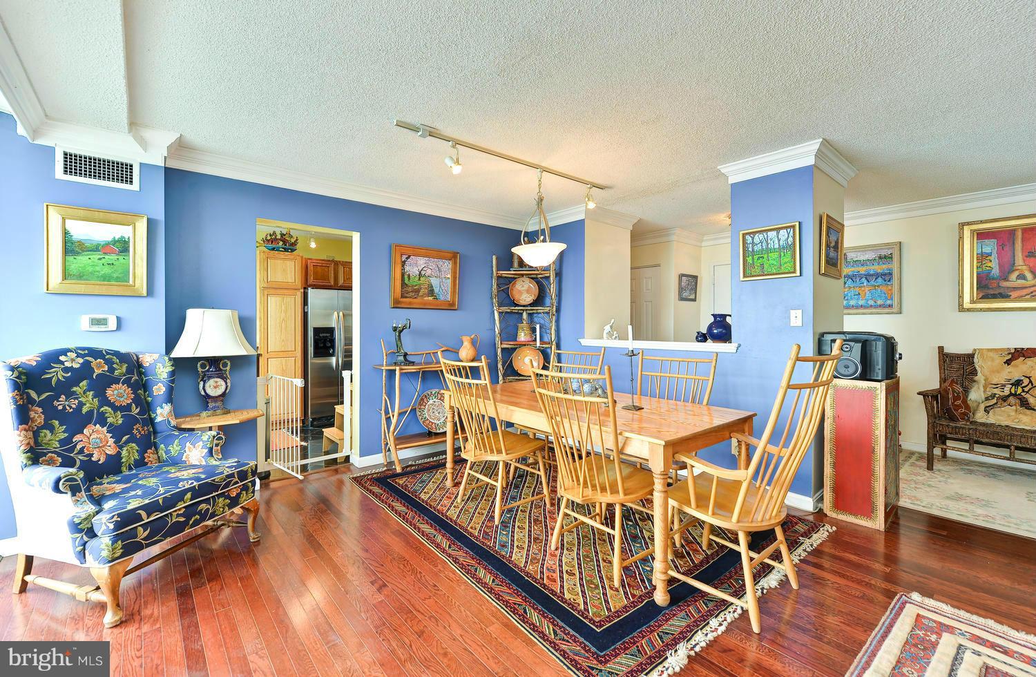 MARINA TOWERS - Residential