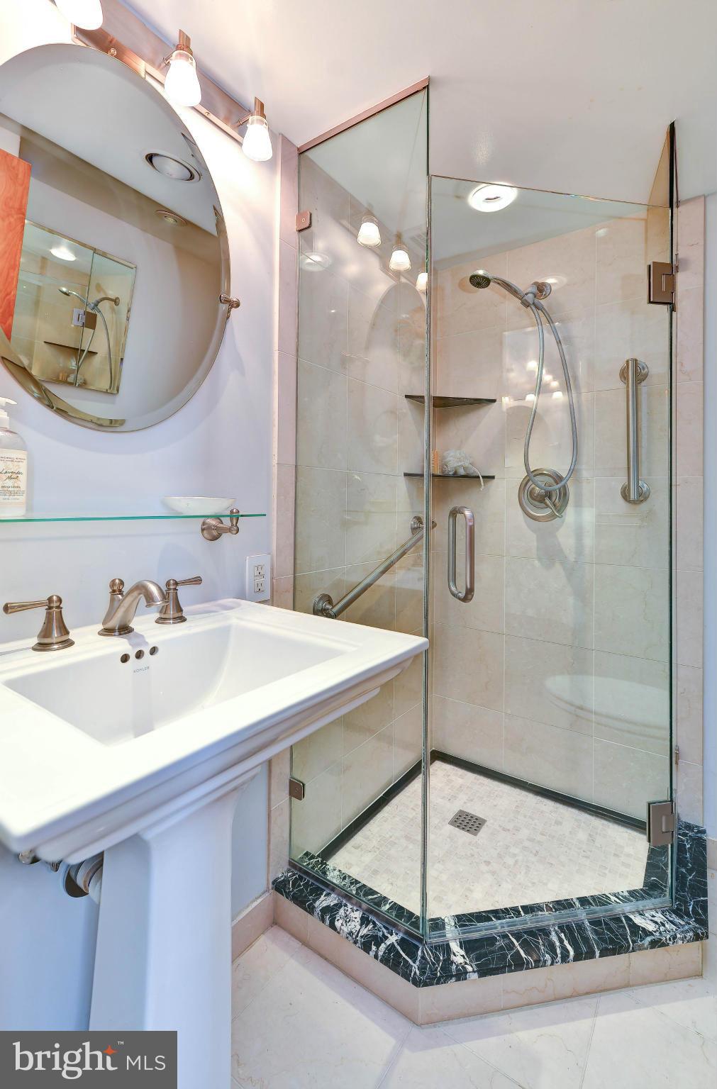 MARINA TOWERS - Residential