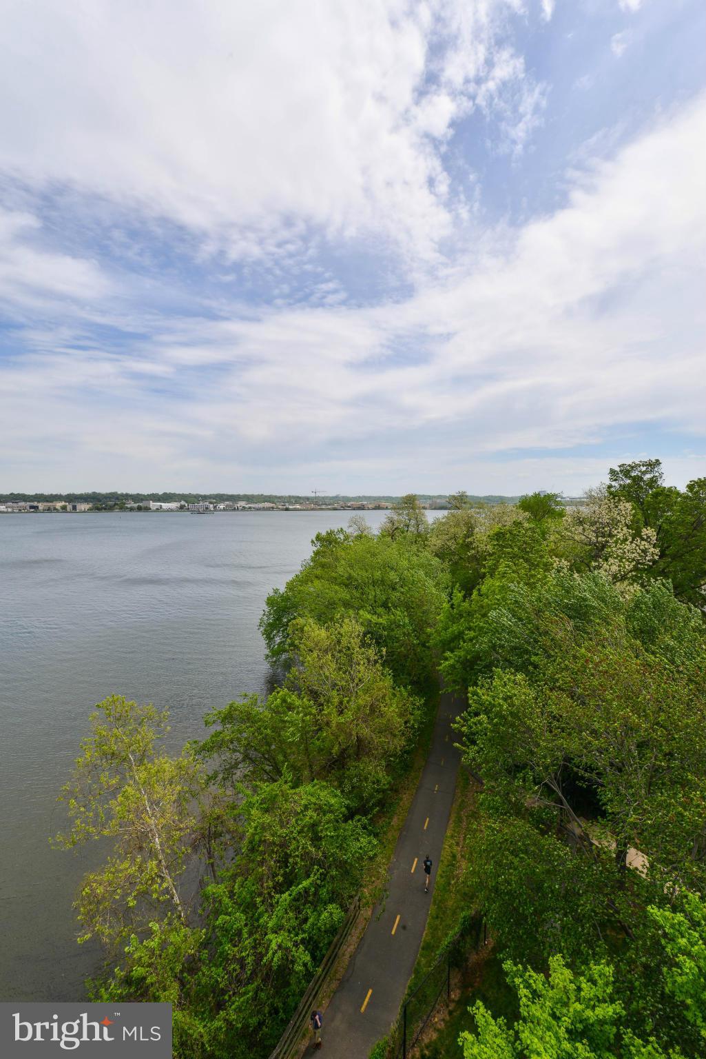 MARINA TOWERS - Residential