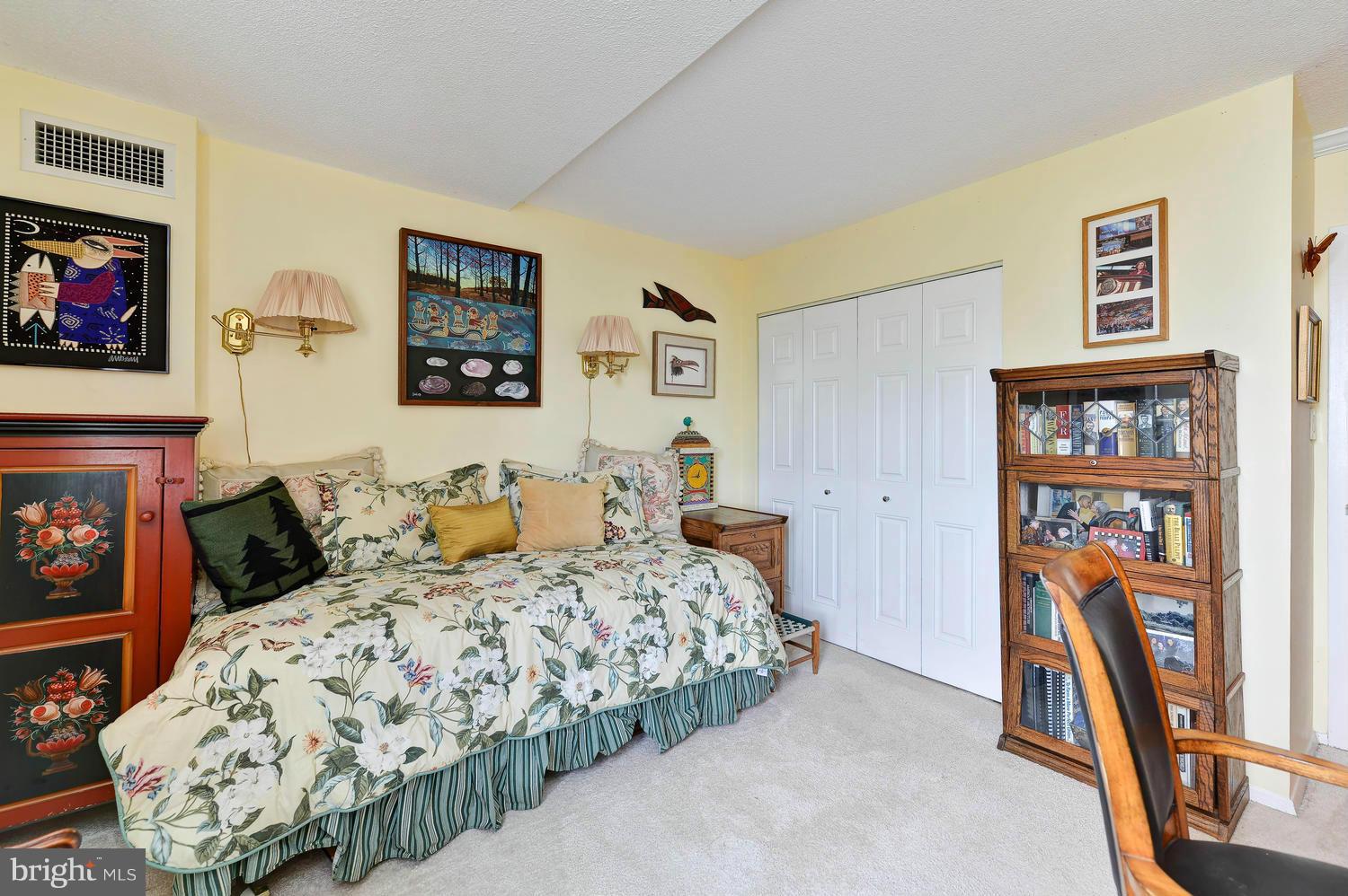 MARINA TOWERS - Residential