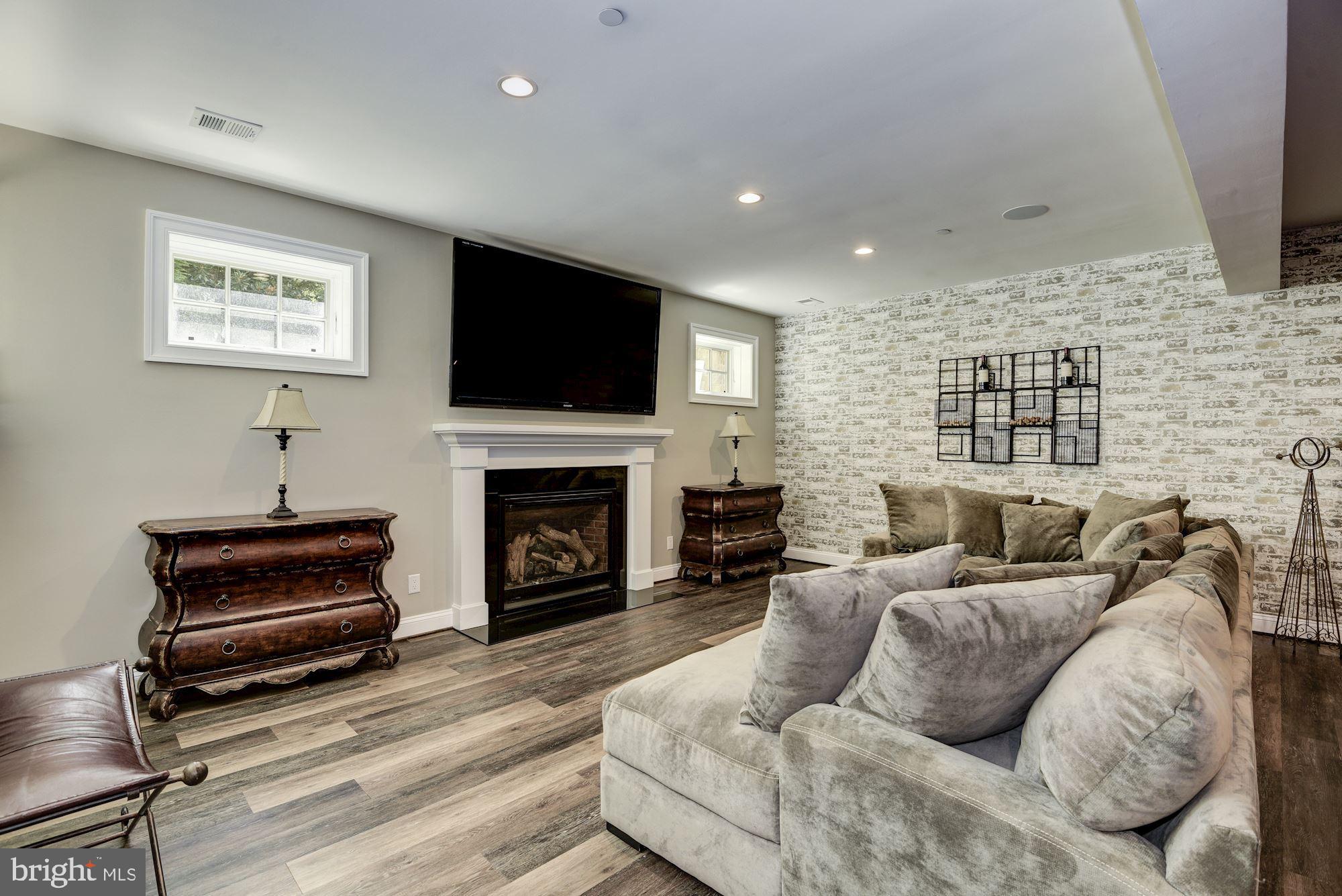 BRADLEY HILLS - Residential