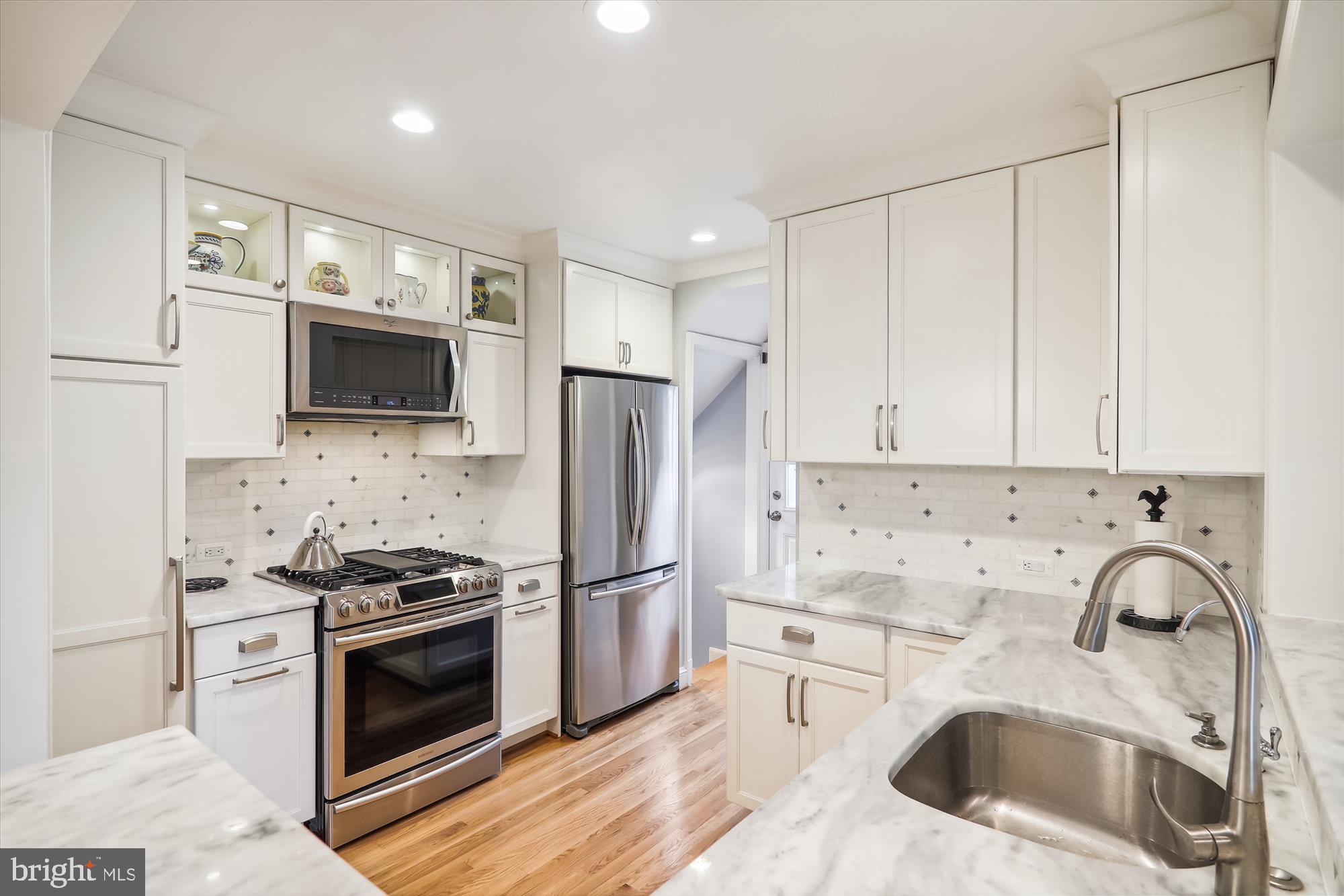 HENDRY ESTATES - Residential