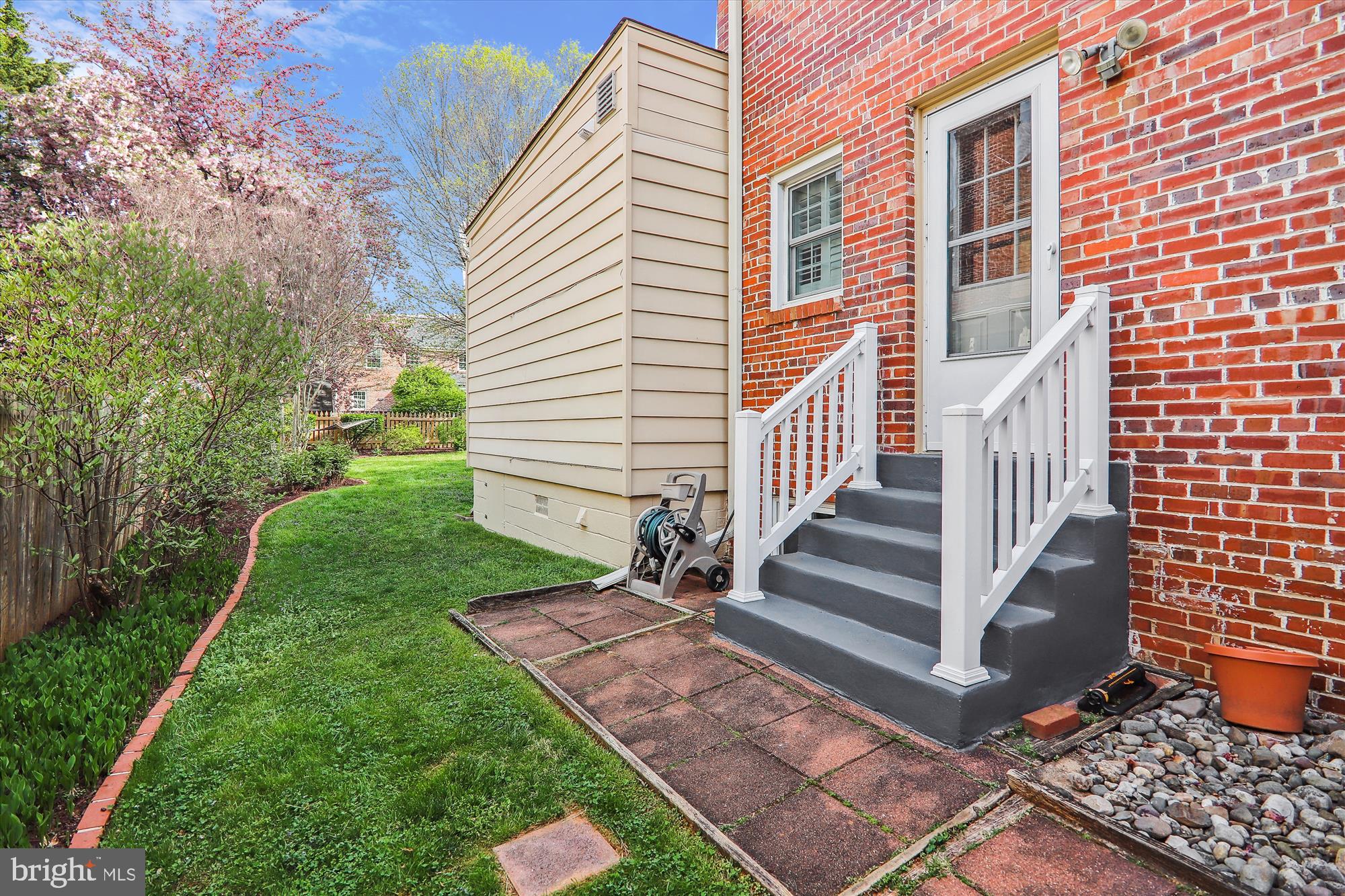 HENDRY ESTATES - Residential