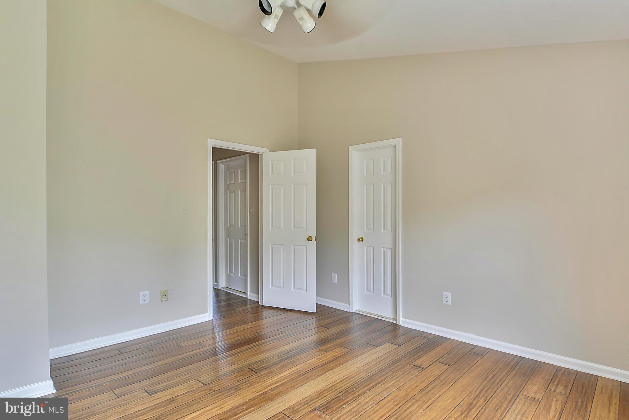 ASHBURN FARM - Residential