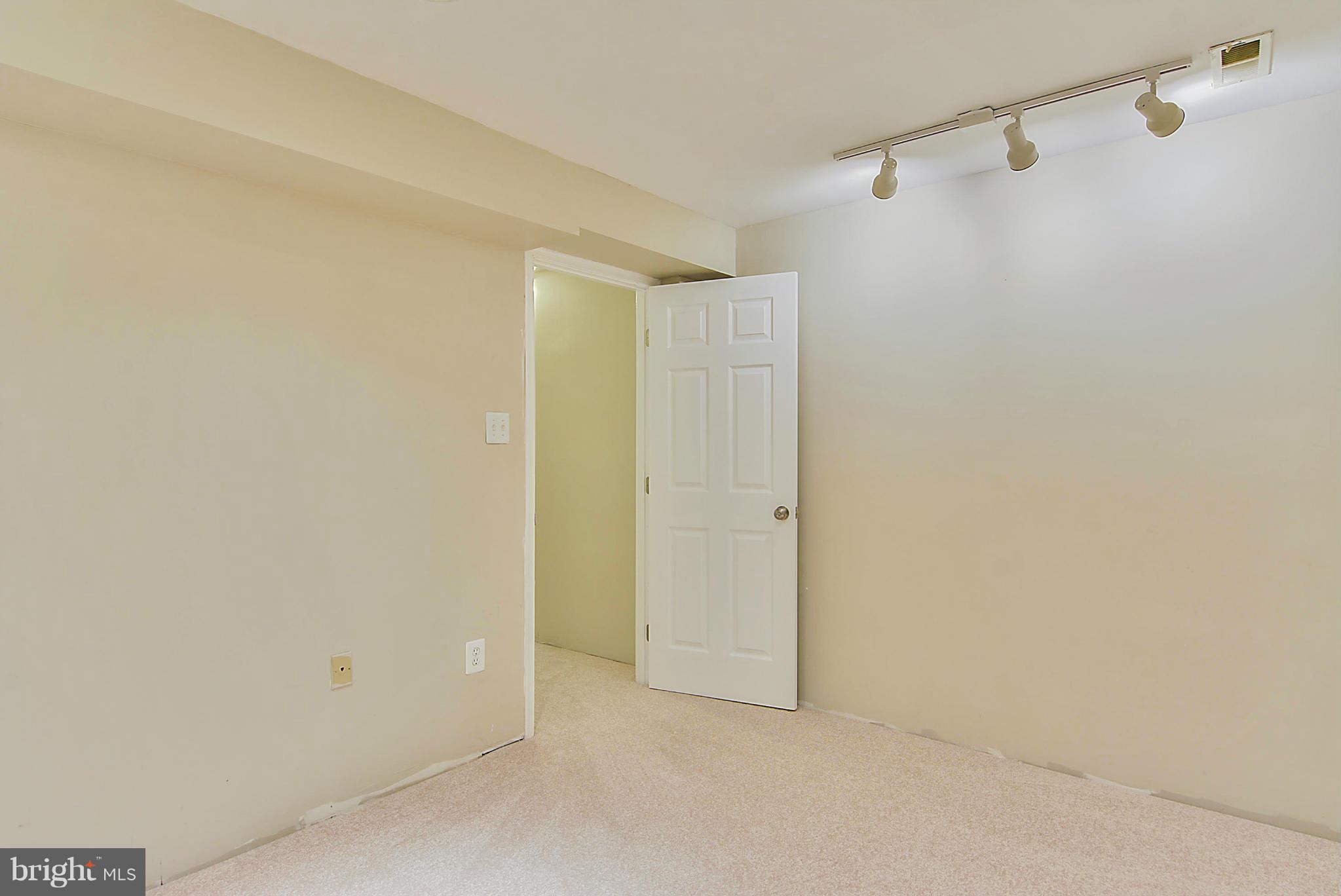 ASHBURN FARM - Residential