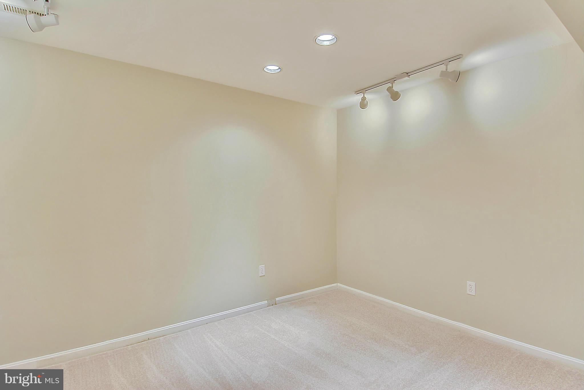 ASHBURN FARM - Residential