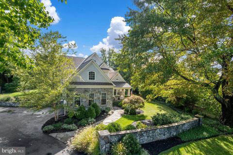 Photo of 6104 GREENTREE RD, BETHESDA, MD 20817 (MLS # MDMC2073626) Photo of 6104 GREENTREE RD, BETHESDA, MD 20817 (MLS # MDMC2073626)