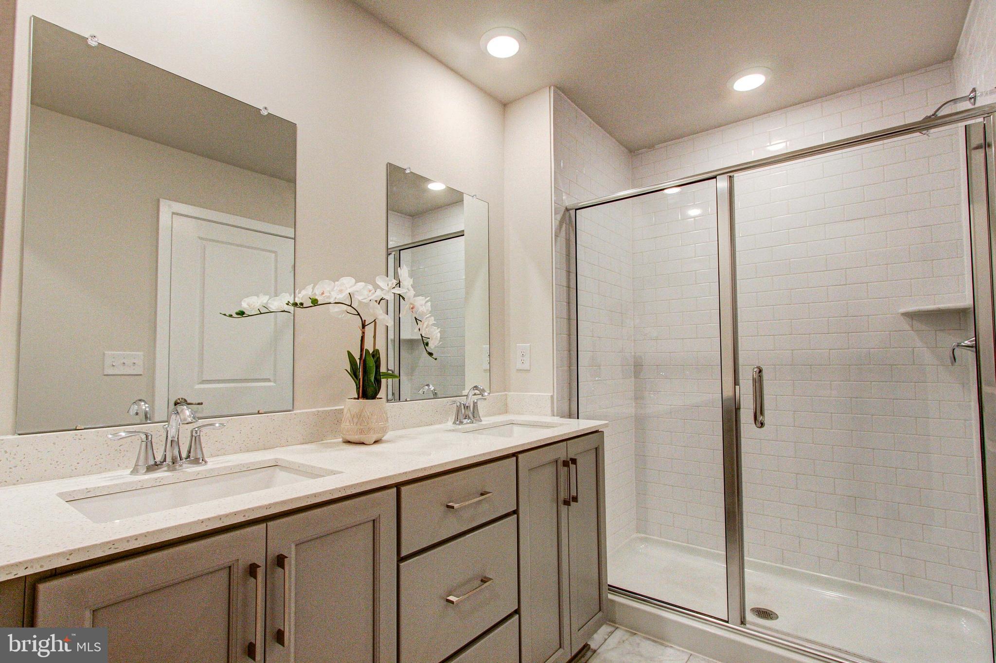 LANTERN RIDGE - Residential Lease