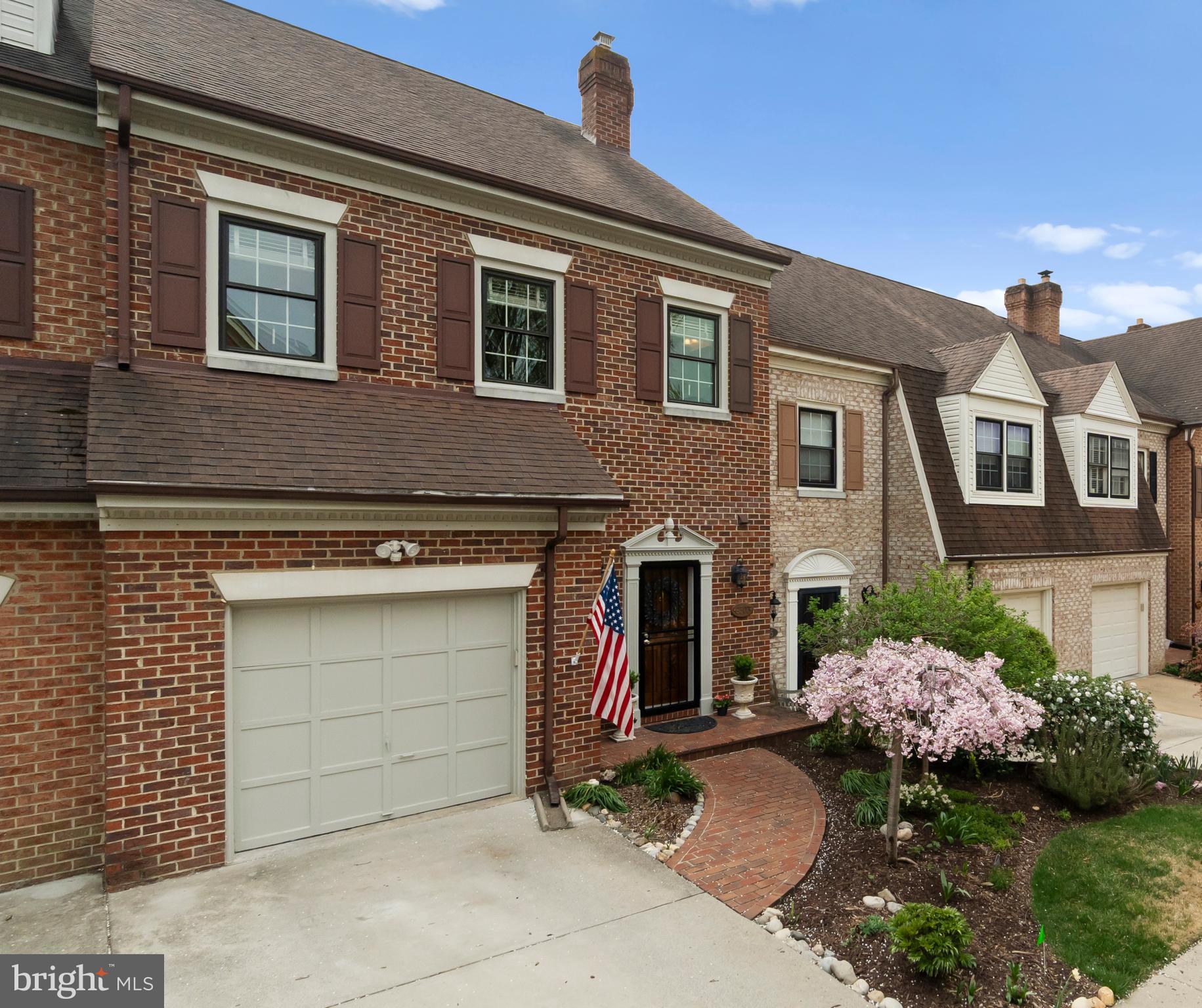 LANDMARK MEWS - Residential