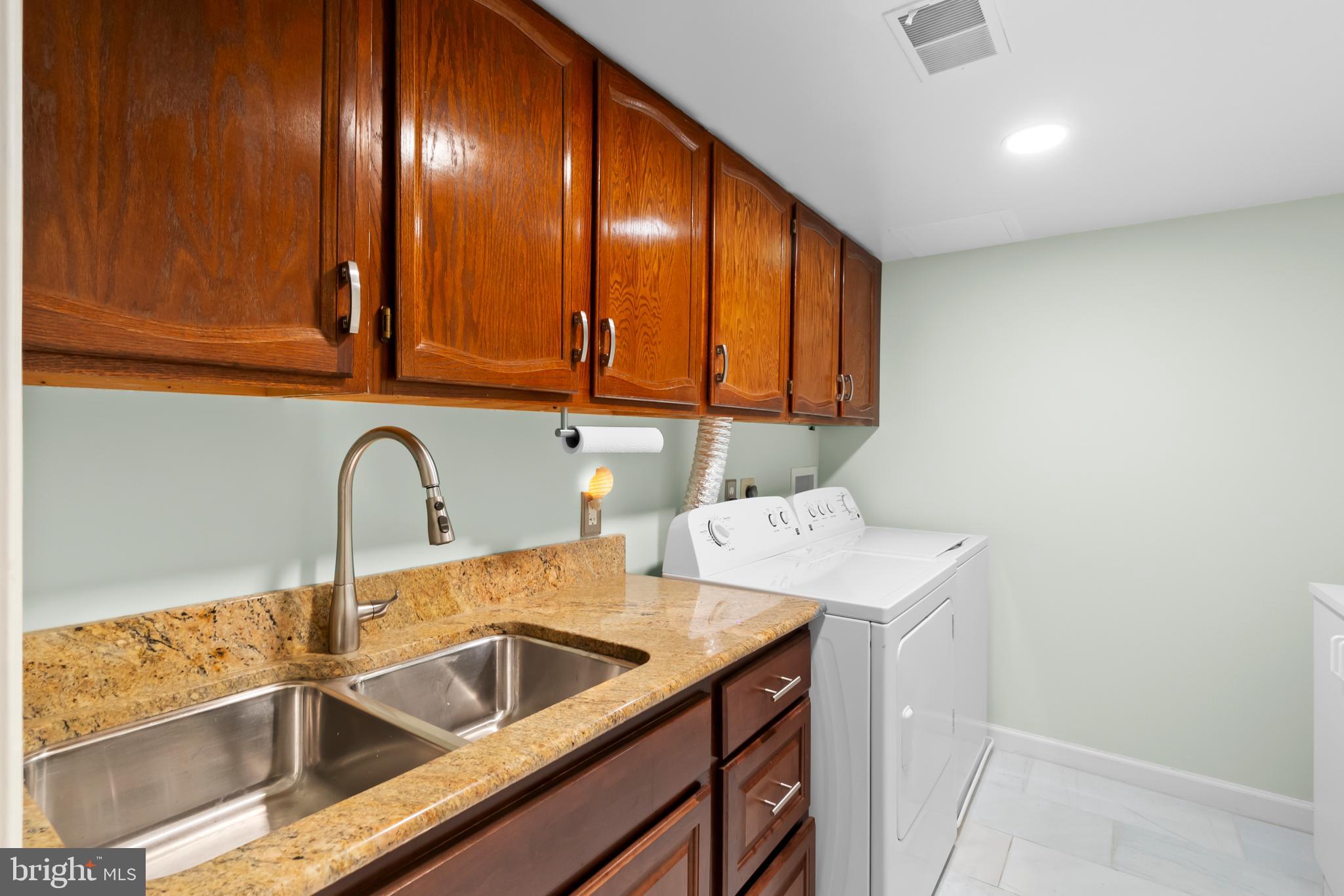 LANDMARK MEWS - Residential