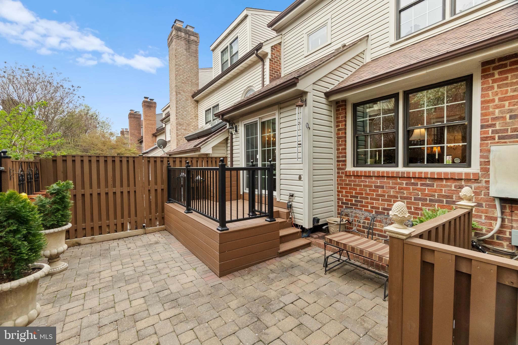 LANDMARK MEWS - Residential