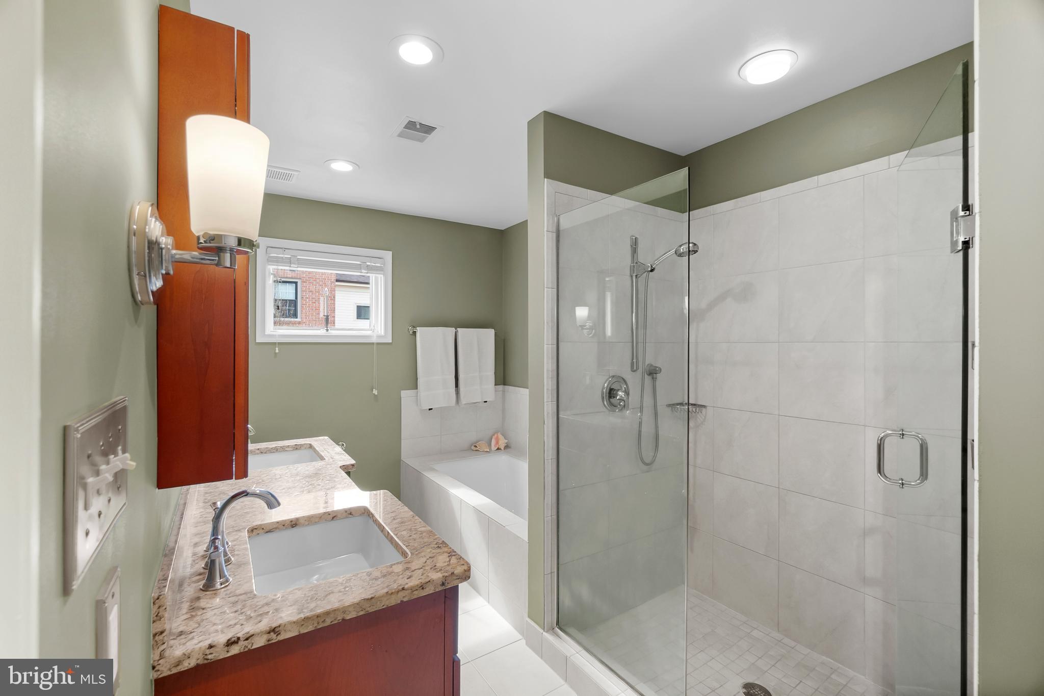 LANDMARK MEWS - Residential