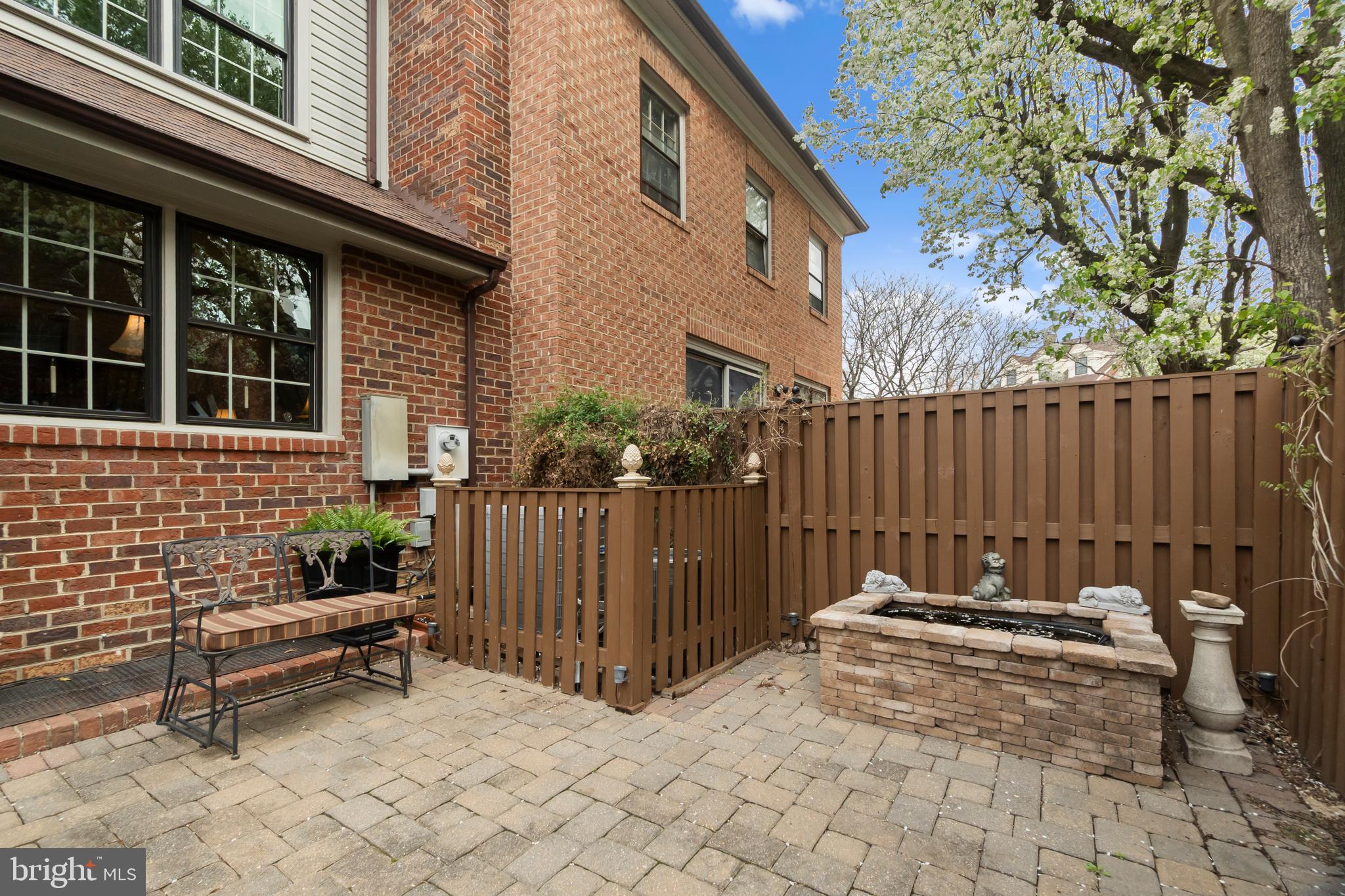 LANDMARK MEWS - Residential