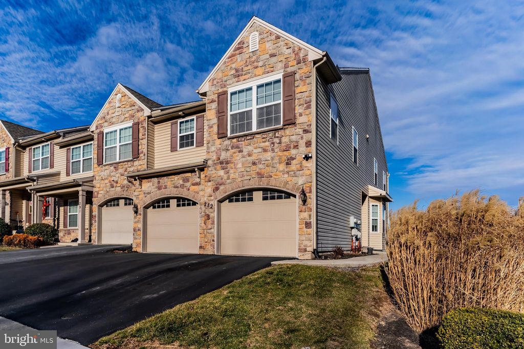 Photo of 289 Fieldstone Court #94, NEW CUMBERLAND, PA 17070 (MLS # PAYK2095990)