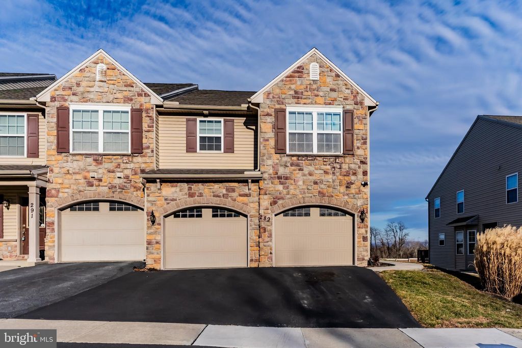 Photo of 289 Fieldstone Court #94, NEW CUMBERLAND, PA 17070 (MLS # PAYK2095990)