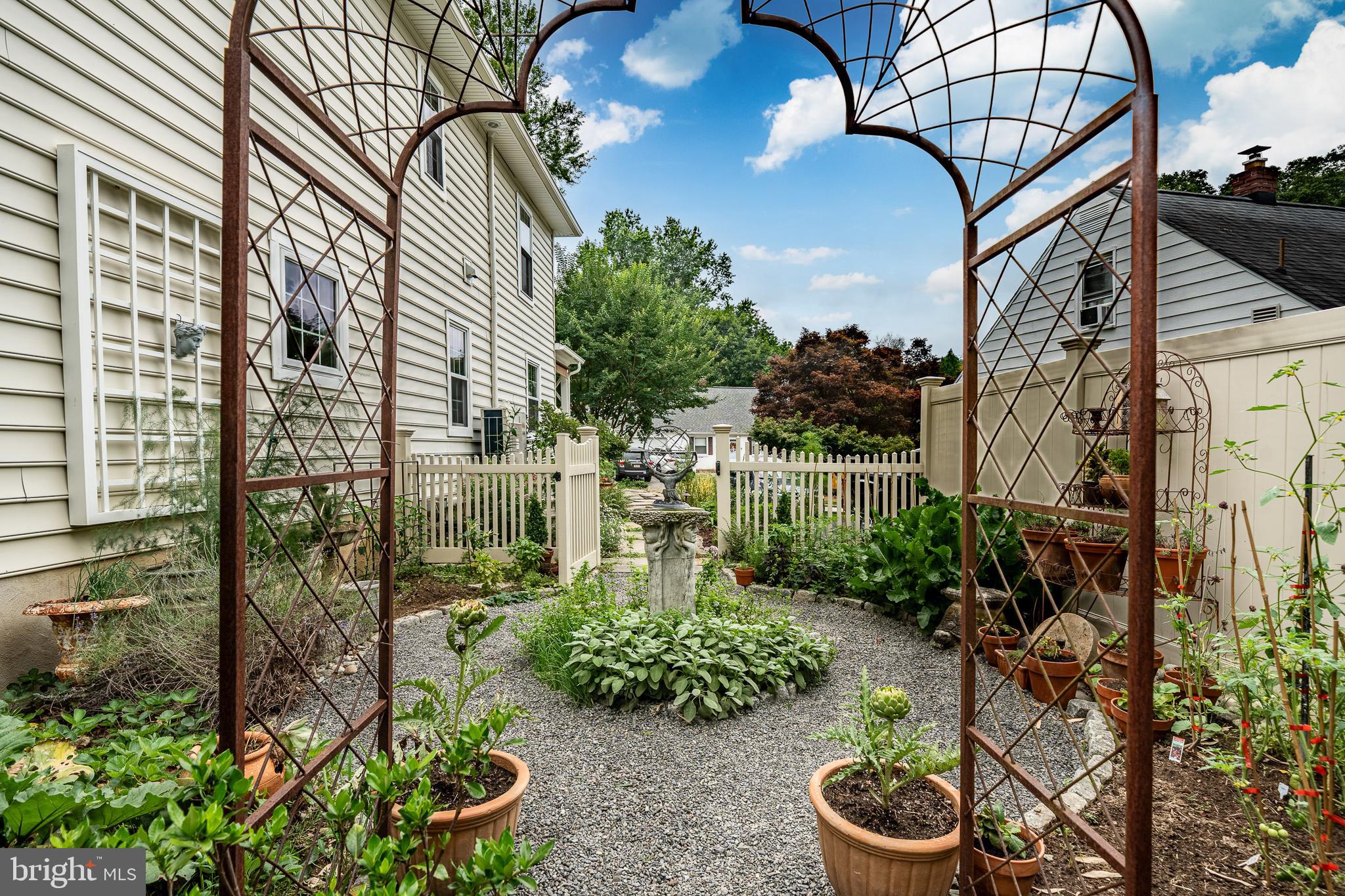 HILLSIDE - Residential