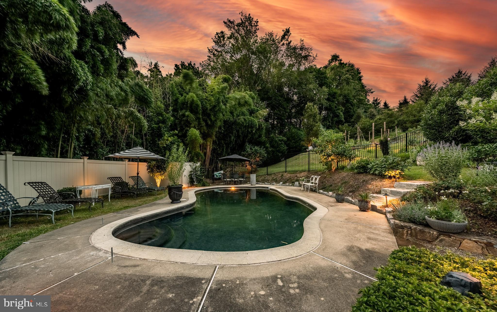 HILLSIDE - Residential