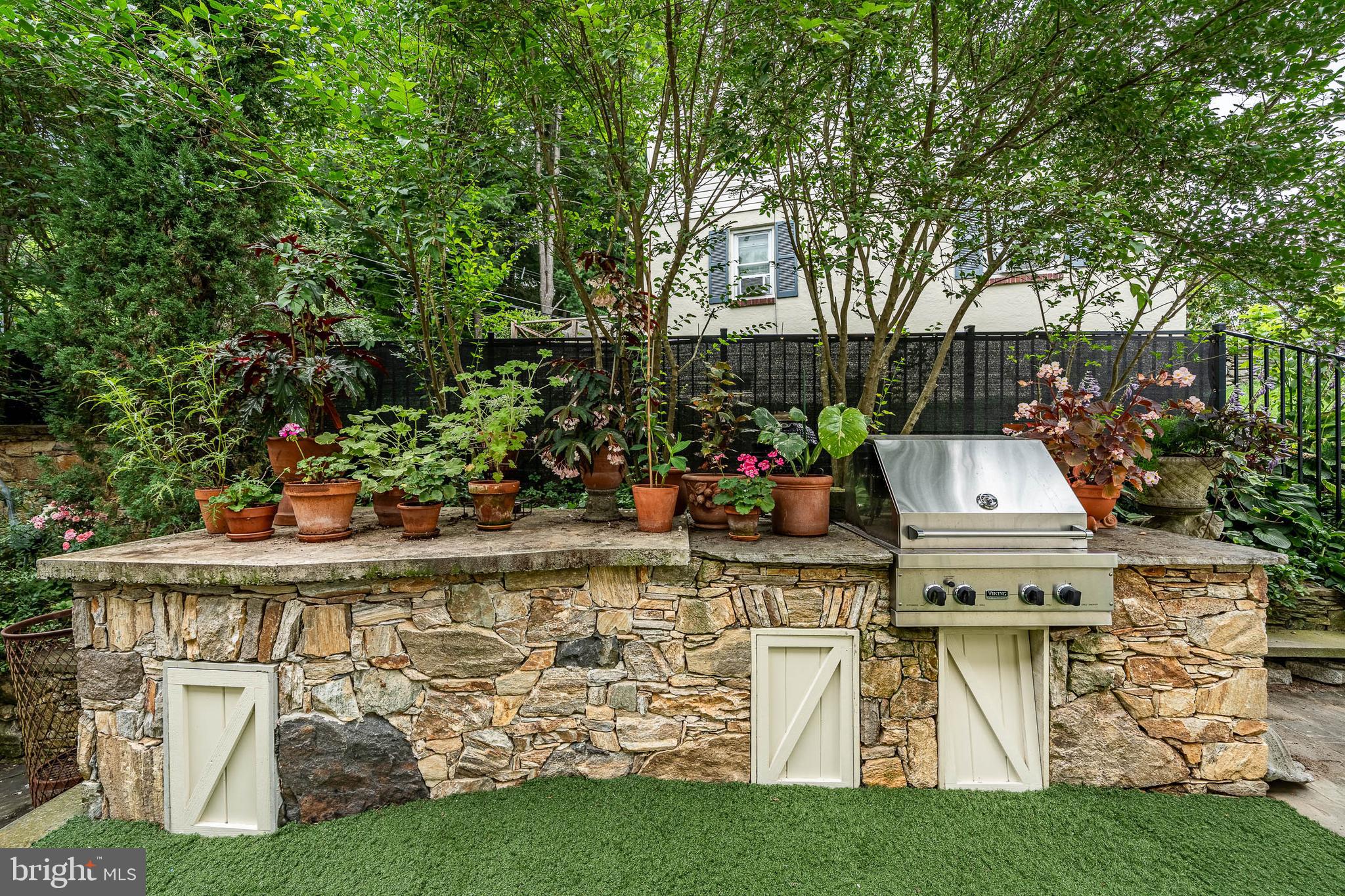 HILLSIDE - Residential