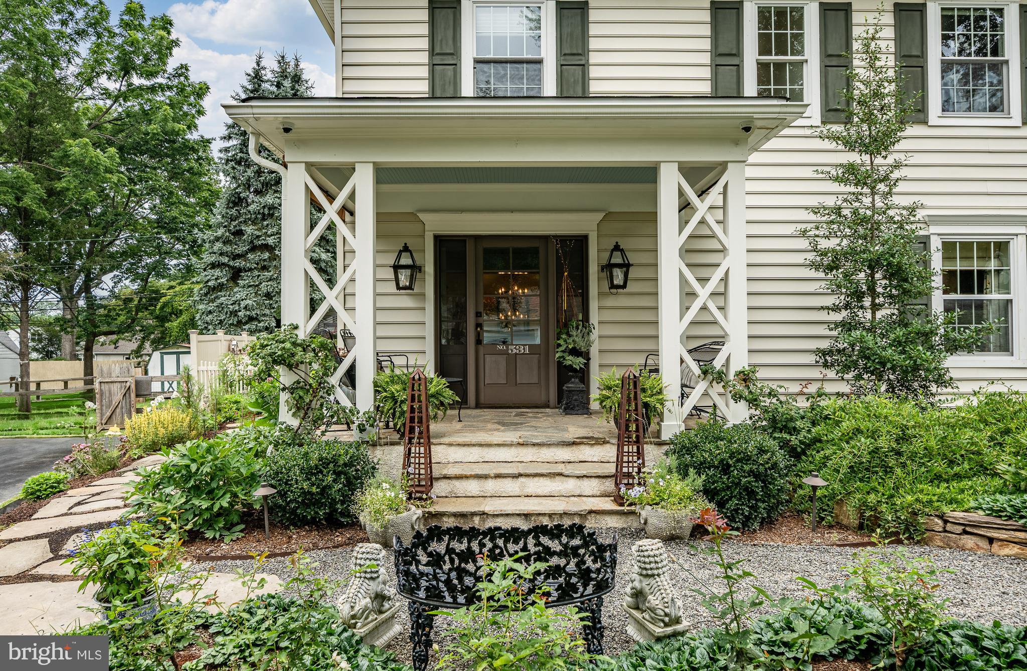 531 HILLSIDE DRIVE