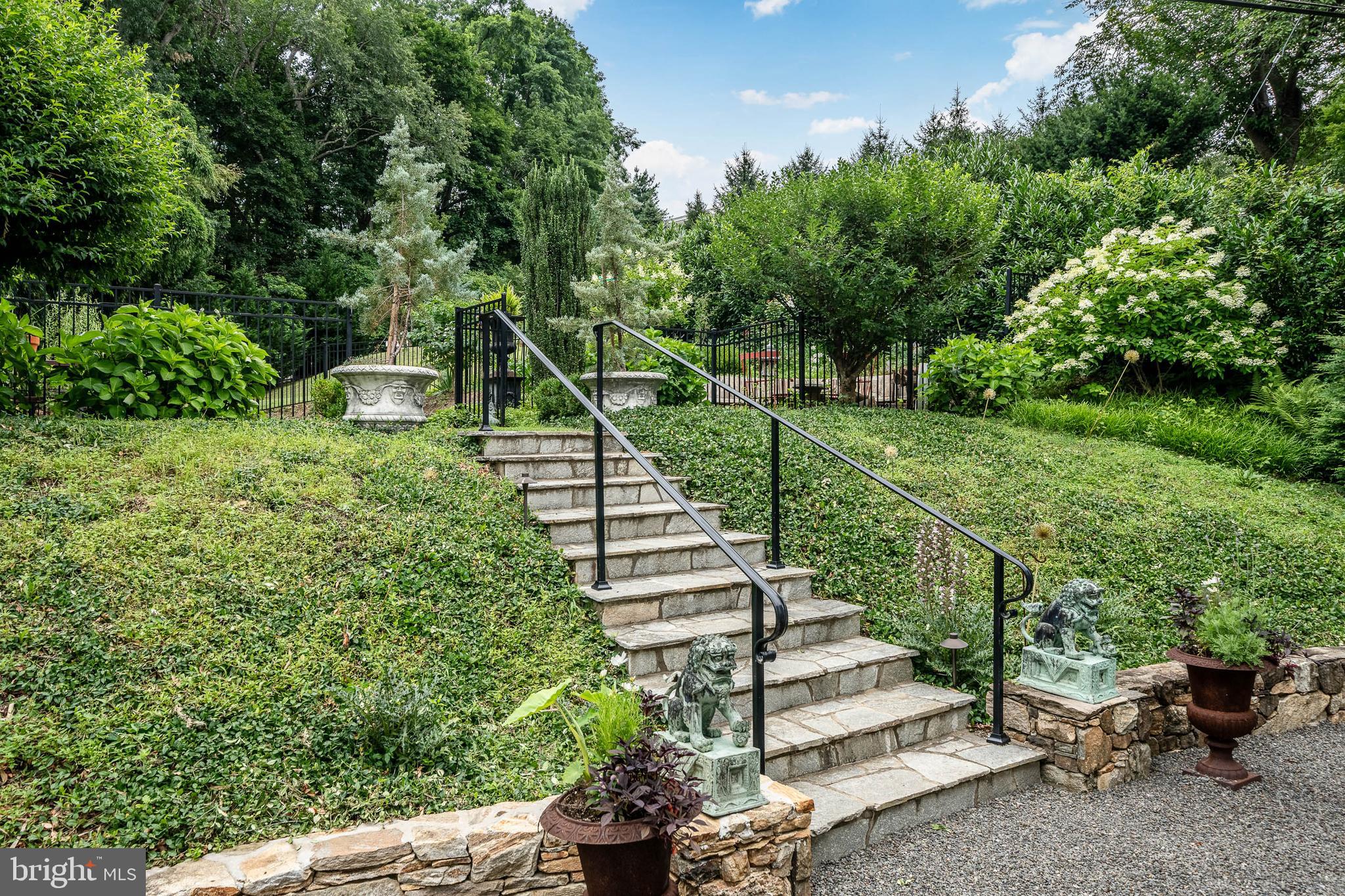 HILLSIDE - Residential