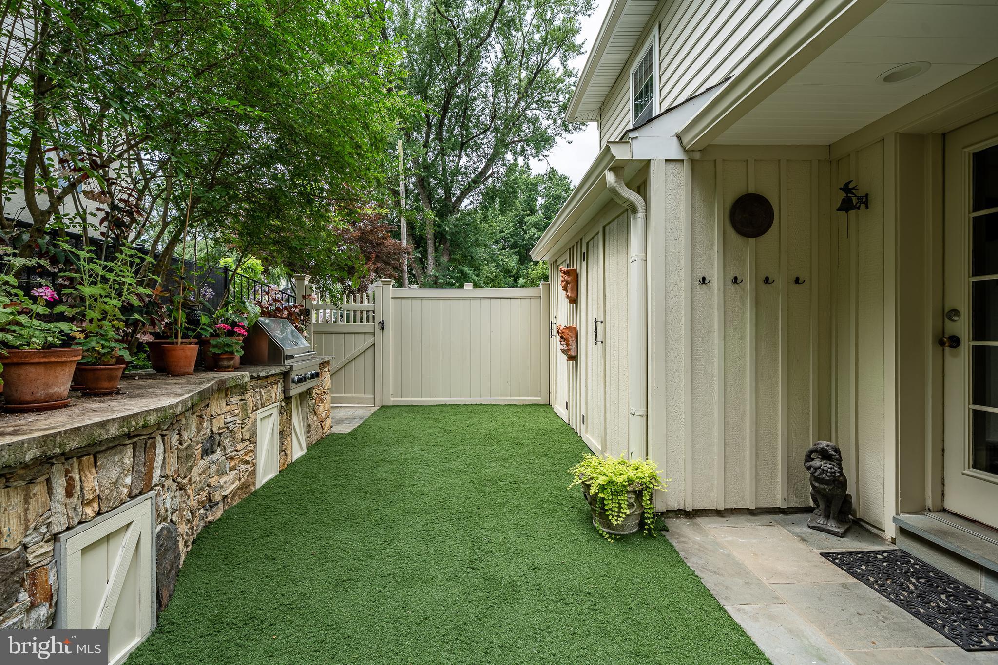 HILLSIDE - Residential