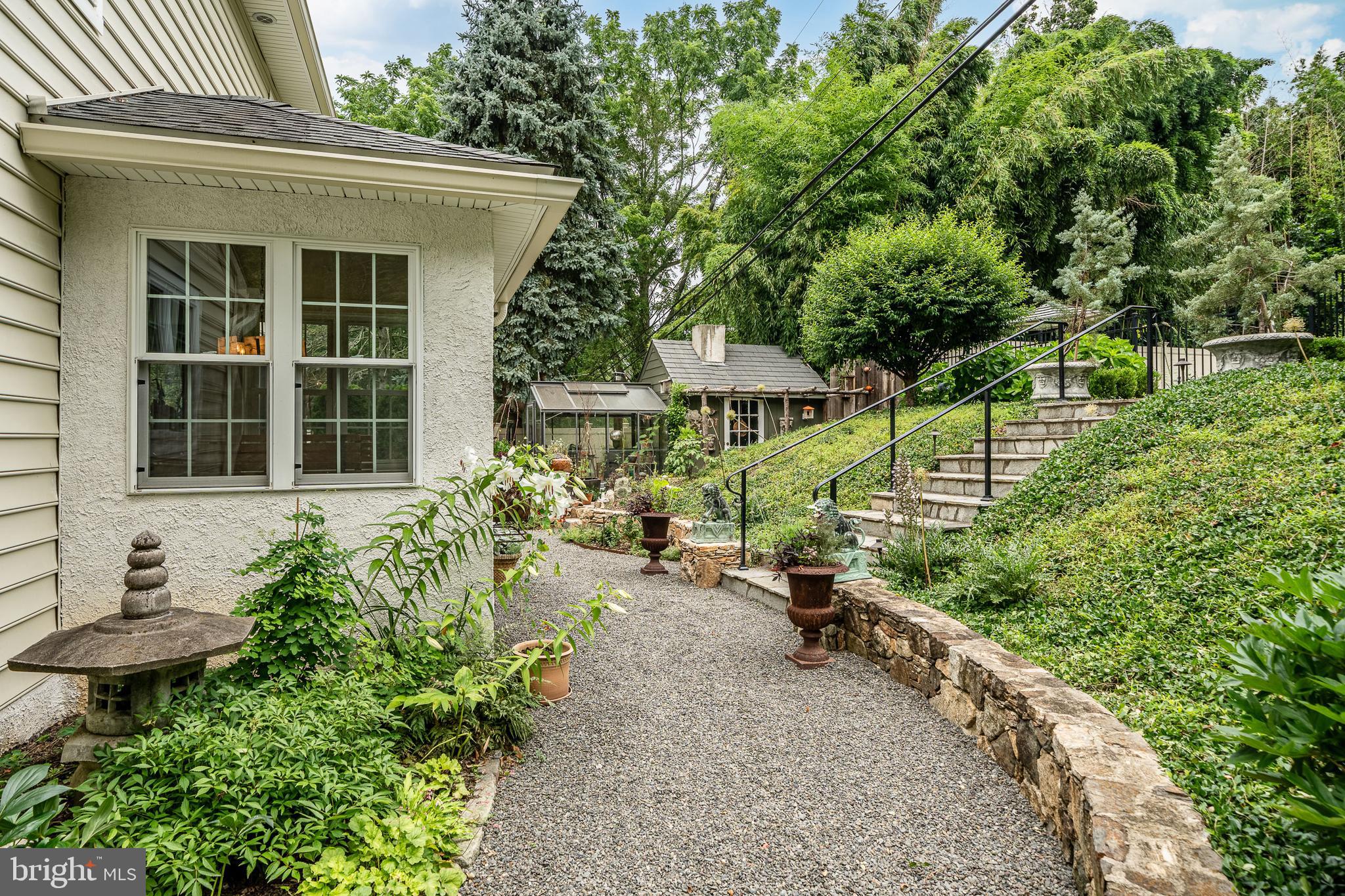 HILLSIDE - Residential