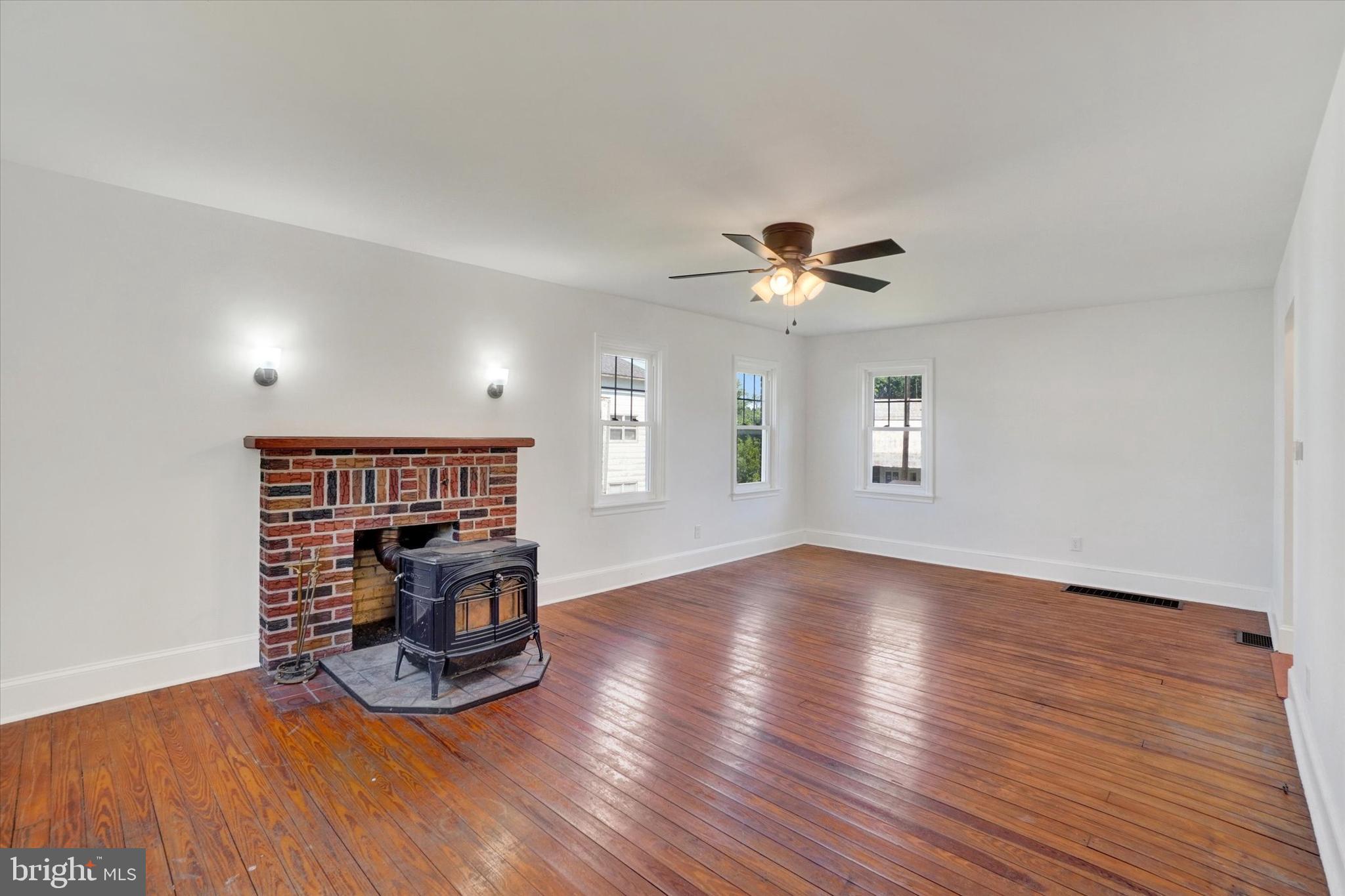 1527 MAIN STREET