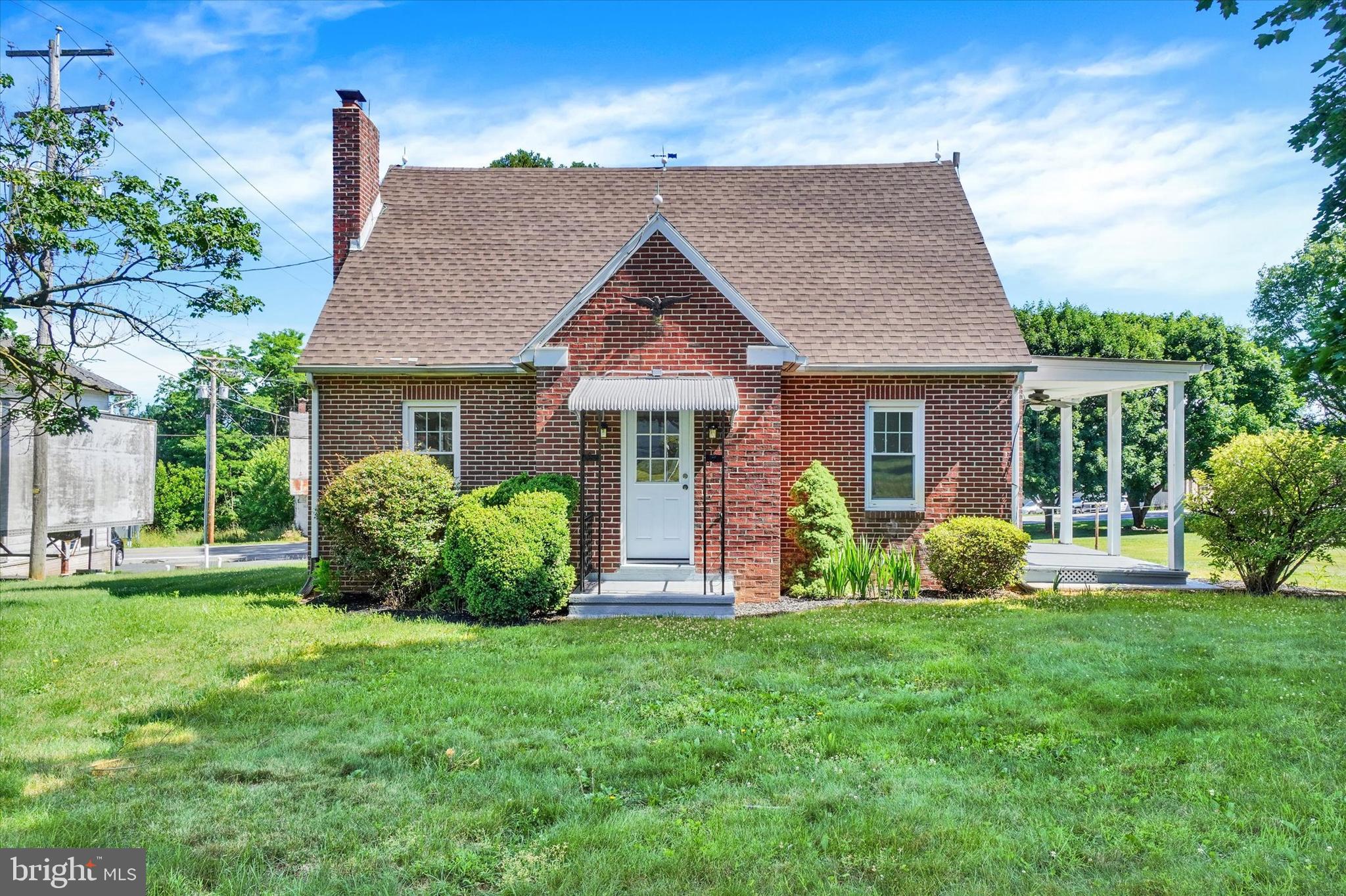 1527 MAIN STREET