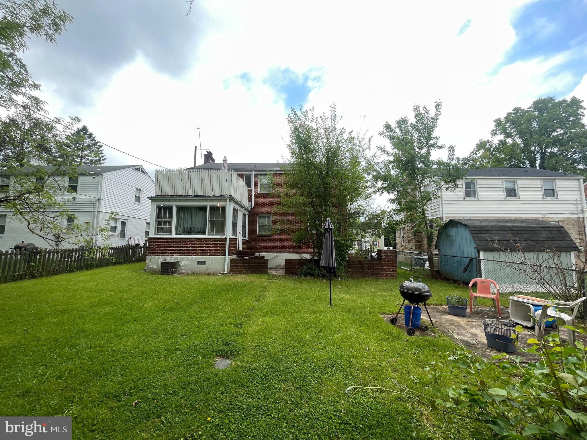 COLONIAL VILLAGE - Residential